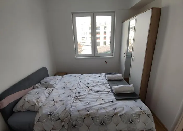 Sarah - City Apartment