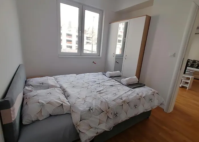 Sarah - City Apartment