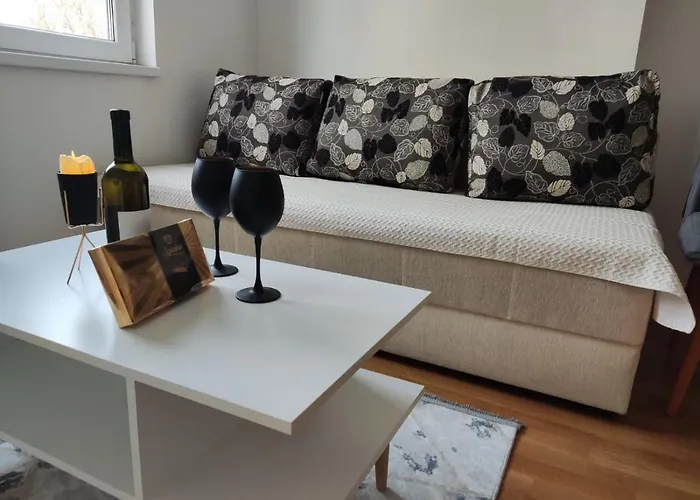 Sarah - City Apartment