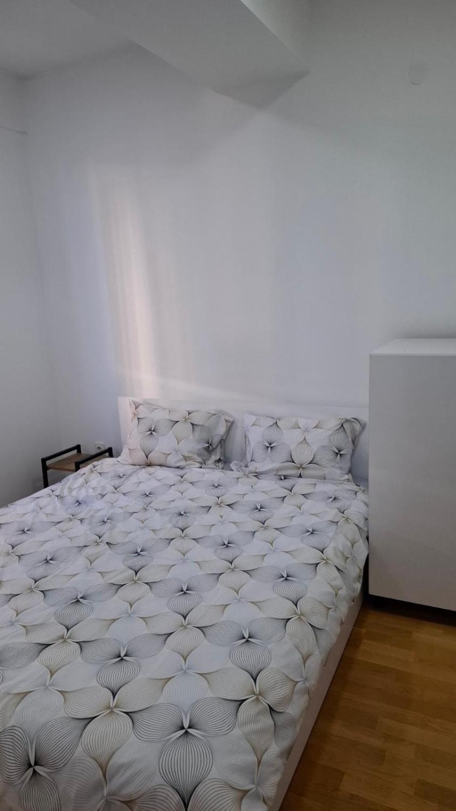 Sarah - Apartment *
